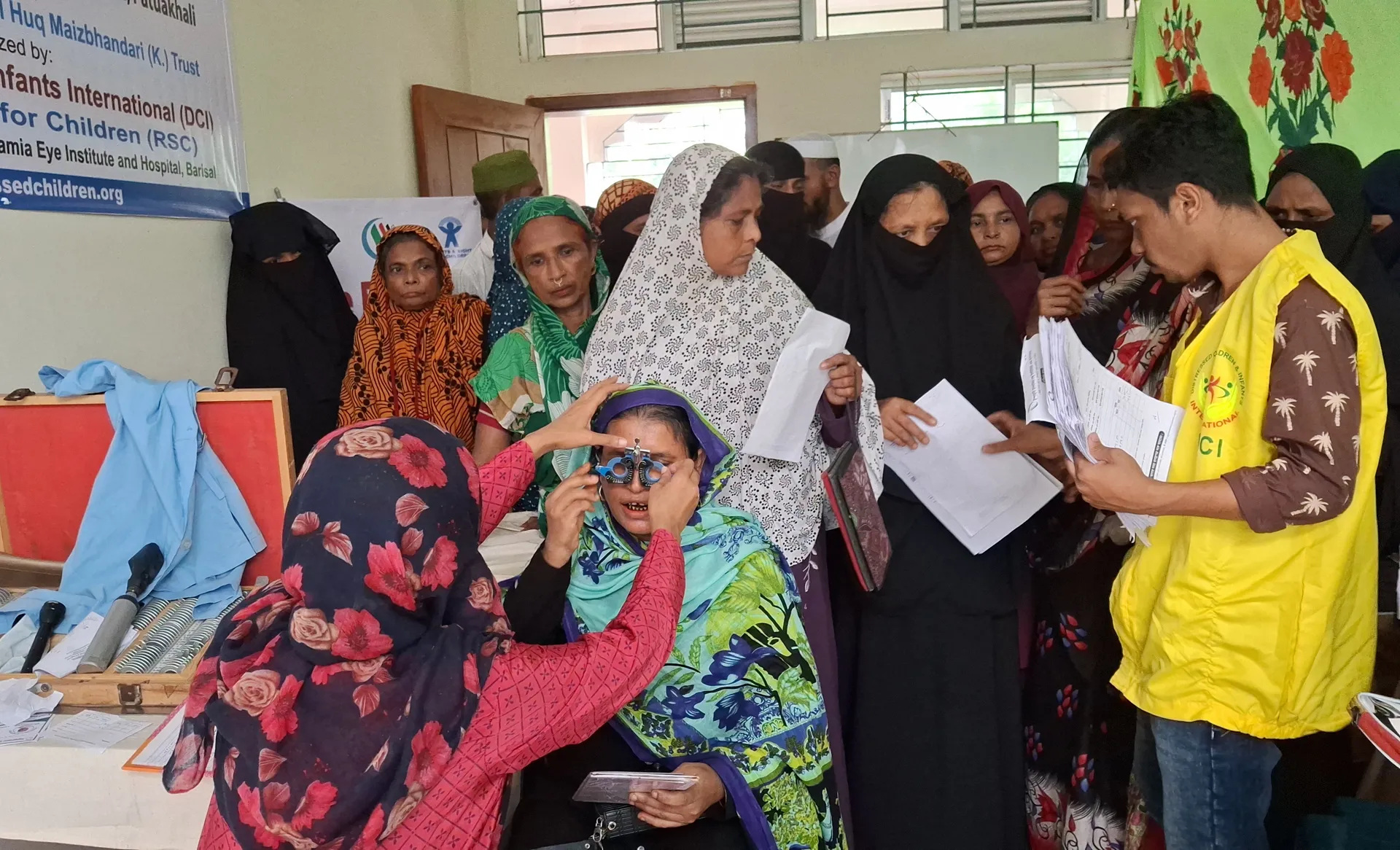 বাউফলে সুবিধাবঞ্চিত মানুষের জন্য বিনামূল্যে চক্ষু ক্যাম্প 